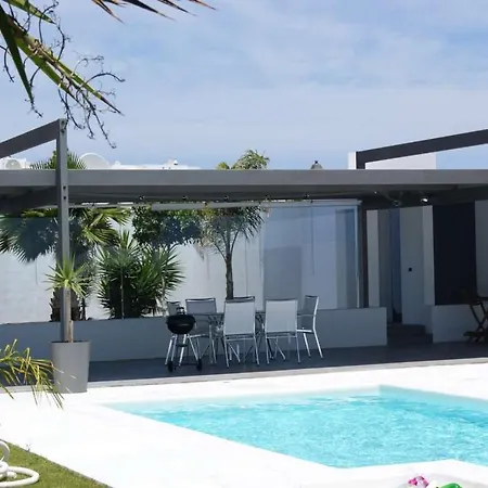 Villa Playa Blanca Sleeps 6 Pool Wifi T691296