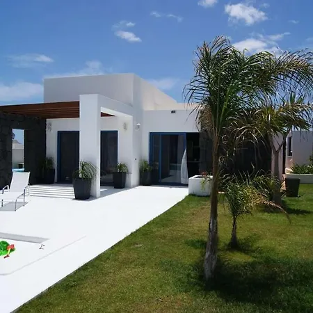 Playa Blanca Sleeps 6 Pool Wifi T691296 Playa Blanca (Lanzarote)